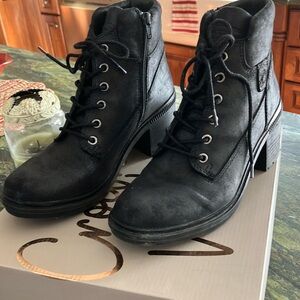 Crown vintage boot. Good condition. Size 9.  Black